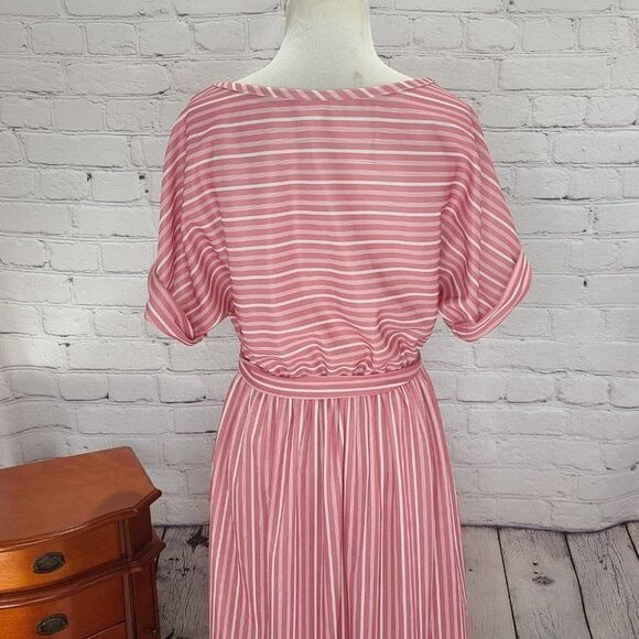 𝅺VINTAGE Unbranded Pink and White Stripe feels of a candy Striper - Picture 9 of 16